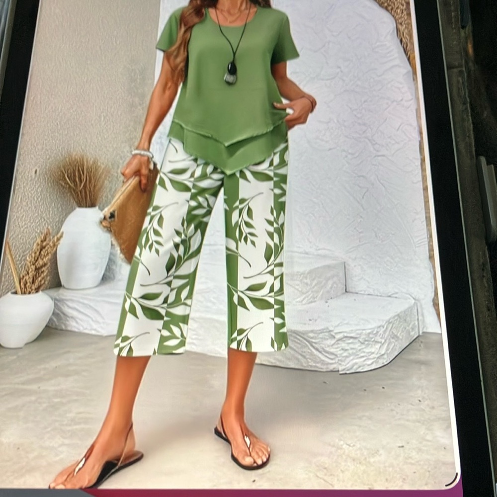 Olive Green Short-Sleeve Top with Leaf-Print Capri Pants Set